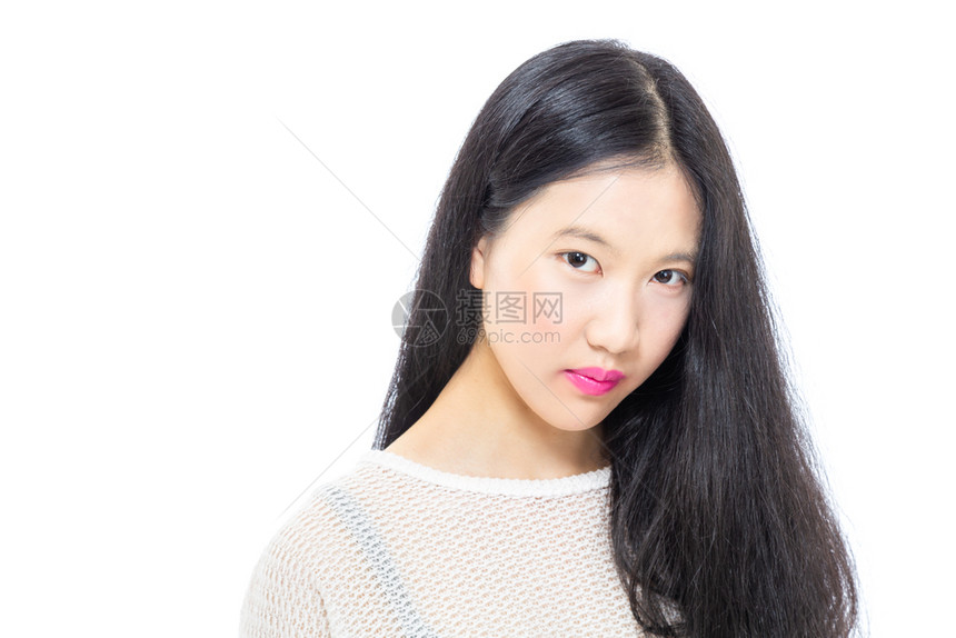年轻亚洲高中女生肖像半面挂着头发的亚洲女中学生士绞刑皮肤护理图片