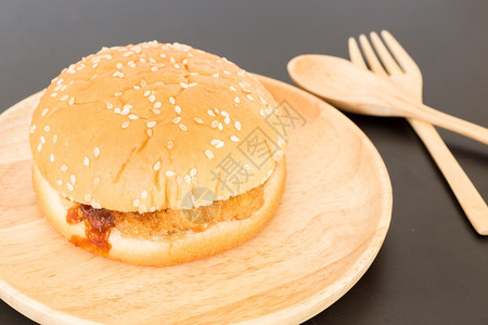 美味的深油炸猪肉汉堡包股票照片盘子传统的美食图片
