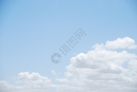 气象光蓝天空上有魔法云的照片大气层积雨云图片