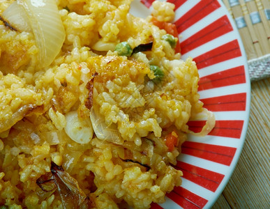 粮食经验丰富的最佳巴林传统Muhammar甜米饭配有香料和椰枣糖浆背景图片