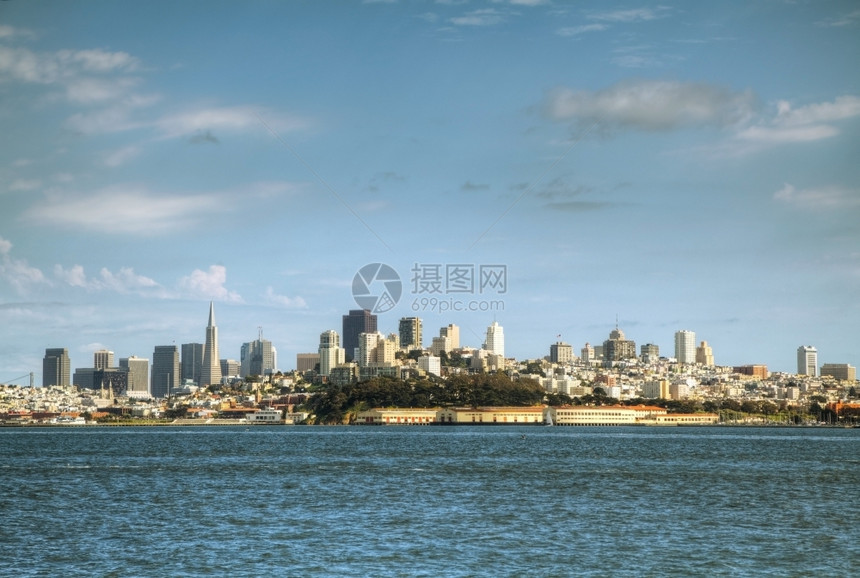 旧金山市中心午从海边看的东加利福尼亚桑图片