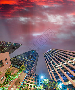 旧金山市中心大楼的向上视图城市加利福尼亚巴卡德罗图片
