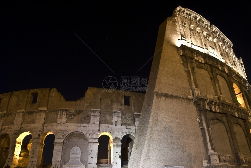 罗马著名的宫殿一部分在晚上罗马夜圆形剧场纪念碑图片