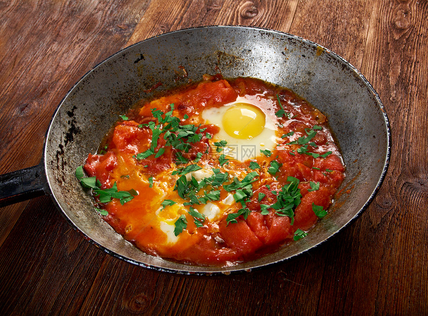 沙克舒卡孜然摩洛哥欧米茄Shakshuka在西红柿酱辣椒和洋葱中偷吃鸡蛋通常以烹饪莫罗干菜突尼斯利比亚阿尔及和埃的烹饪为香料图片