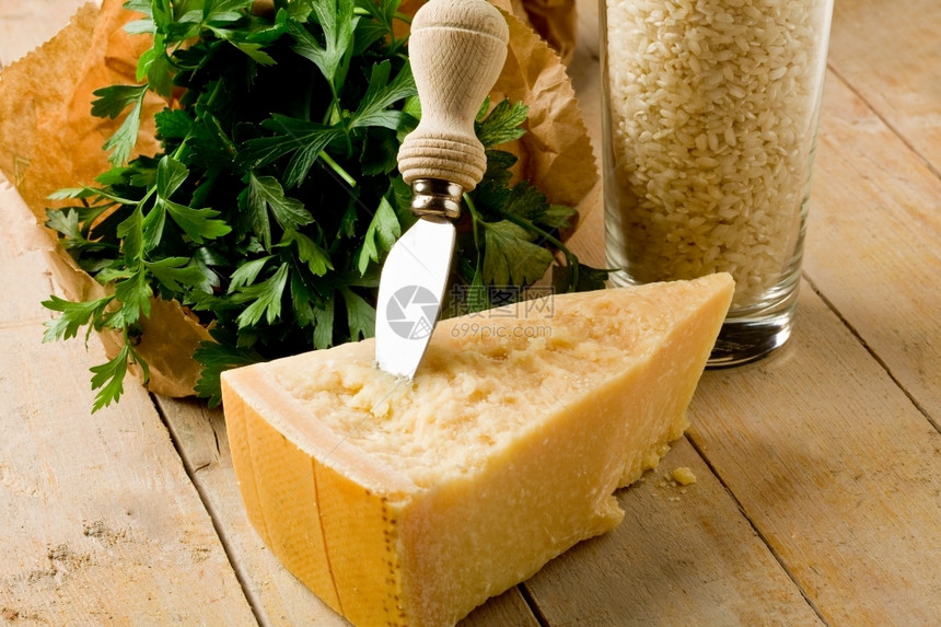 配料香菜热辣的新鲜原料照片用于准备配有乳酪的意大利面饭菜乳制品图片