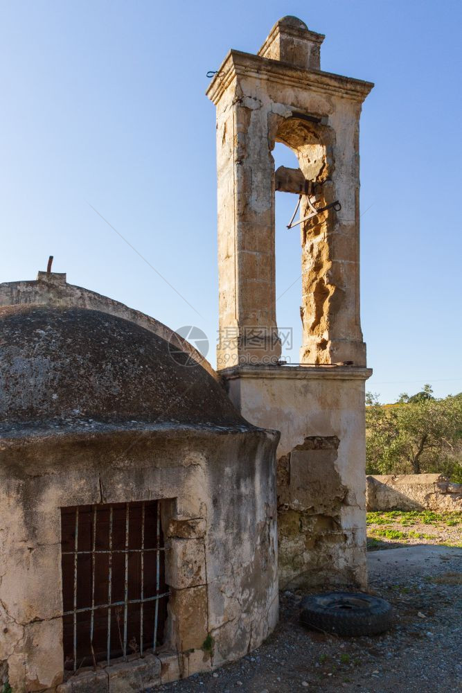 被遗弃的旅游AyiaEirini旧教堂位于塞浦路斯凯里尼亚AyiaEirini古代图片