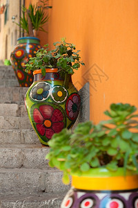 在意大利西里楼梯道上传统Taormina油漆的花瓶镇意大利语陶瓷制品图片