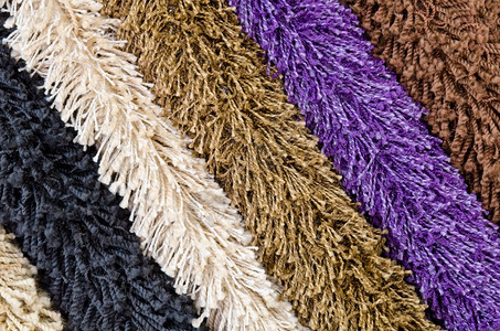 蓬松的人造柔软不同彩色人工毛地毯样本闭合式背景图片