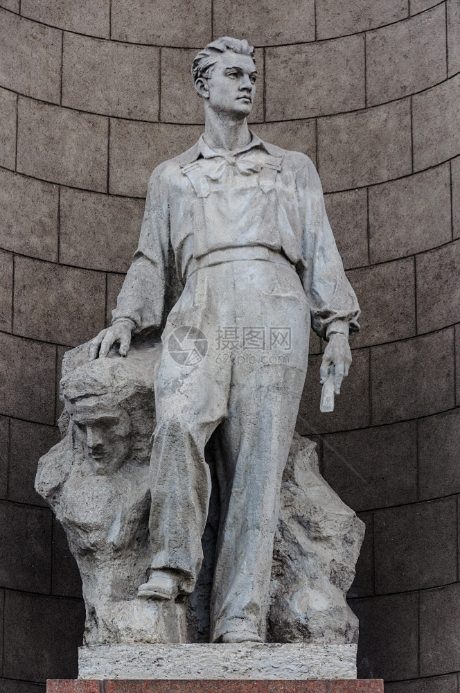 苏联白俄罗斯明克博物馆前边苏维埃人雕刻的塑案斯大林主义者历史图片