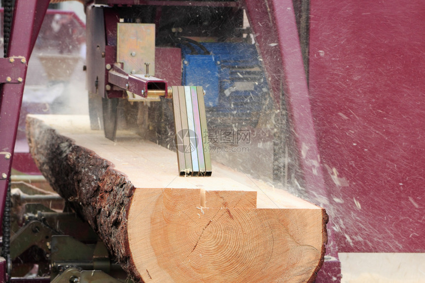 树干现代锯木厂原的板磨末图片