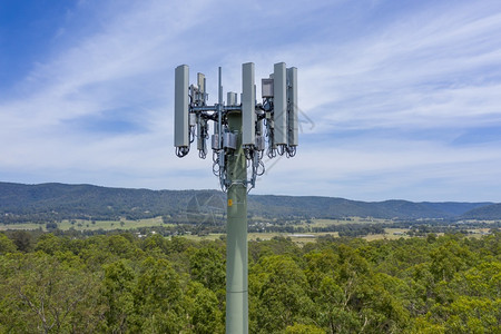 电信塔上通捆绑和结构的空中照片Asir相无人机沟通金属图片