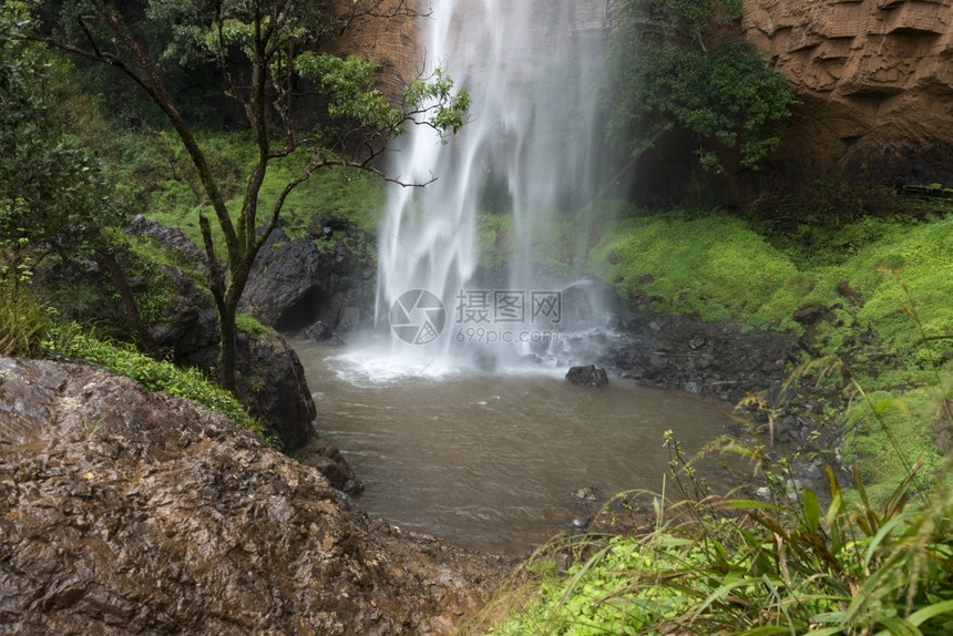 非洲南部萨比附近Hazyview地区的瀑布落下红色外部旅游图片
