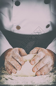 贝克厨工面粉和水的烤袋粉蛋糕图片