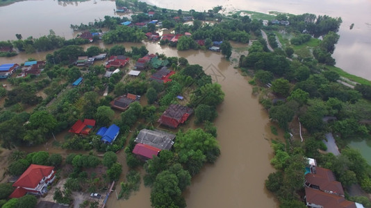 城市的灾难运输泰国Ayutthaya省洪水的空中景象图片