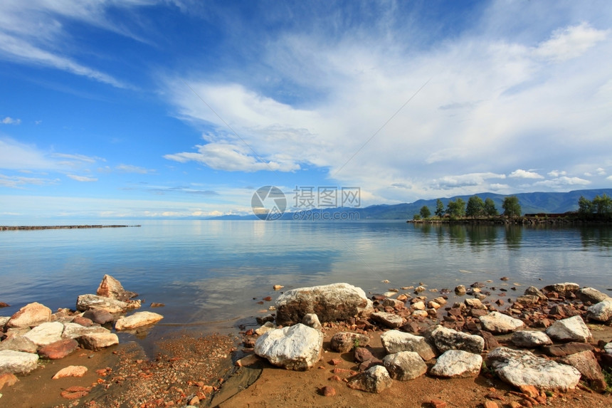 健康自然结石俄罗斯克萨州BaikalIrkutsk湖地区云层运动图片