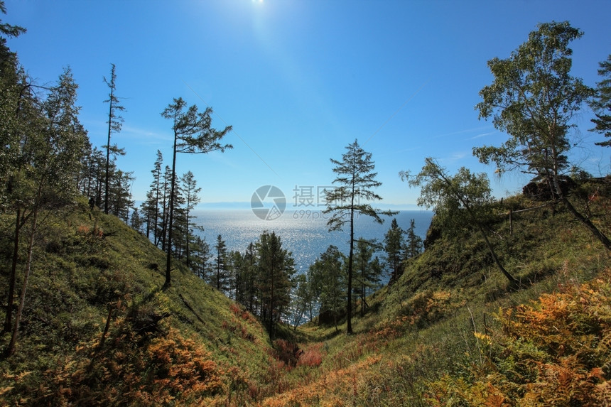 景观俄罗斯克萨州BaikalIrkutsk湖地区云层运动草极端图片