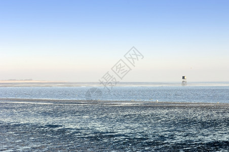 韦斯特舍尔德海荷兰Westersclade的一座灯塔冬季明日低潮水图片
