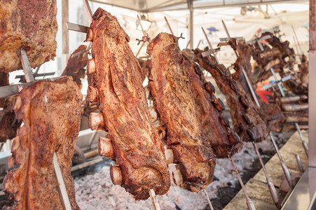 阿根廷传统烧烤猪肋排图片