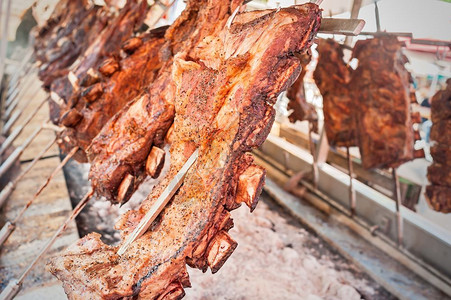 阿根廷传统烧烤猪肋排图片