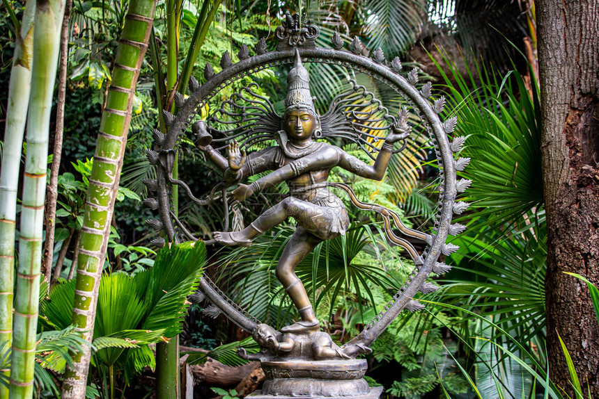 金属雕像如果Hhindu女神卡利在花园外的院子里如果Hhindu女神卡利在花园里曼陀罗幽思灵图片