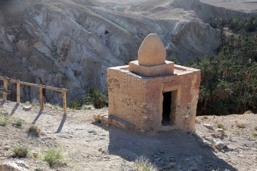 突尼斯撒哈拉边境的Chebika山区绿洲的废墟洞穴景观异国情调图片