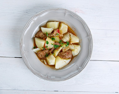 Rossypottu芬兰传统土豆和猪肉制作的土豆热食物炒图片