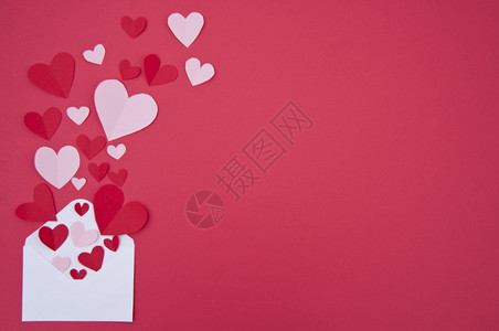 可爱的幸福情人节卡片设计信封中的爱心卡片女朋友图片