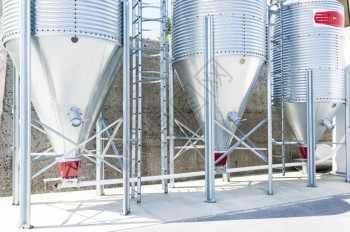 建造商业用于储存面粉食品的硅筒技术图片