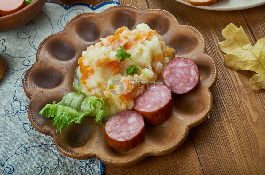 放食物荷兰语菜土豆锅煮和泥胡萝卜洋葱荷兰菜各种传统盘顶视图片