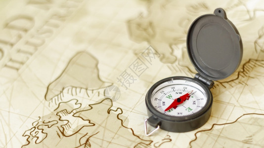 罗盘地理世界图旅行概念指南针图片