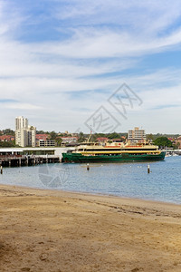男子气概港口白色的曼利渡轮澳大亚悉尼曼海滩渡轮站图片