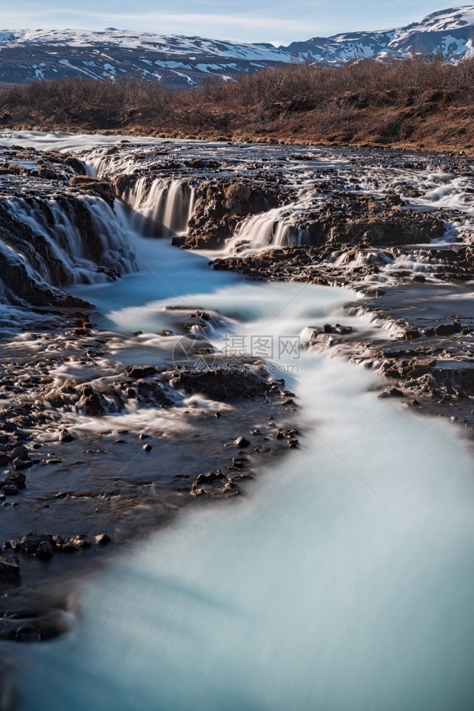 景观Bruarfos在阳光明媚的一天瀑布冰岛的Bruarfos瀑布莫比代利自然图片
