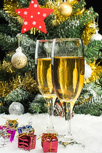 圣诞树闪亮的香槟酒图片