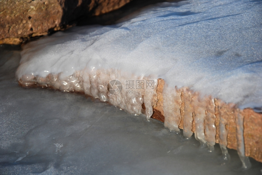 冰覆盖了石灰岩的冰块沿海自然北欧的图片