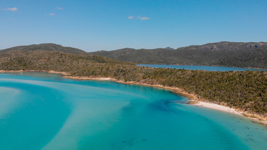 澳大利亚昆士兰海滩Whitsunday群岛的空中景象晴天礁海洋图片