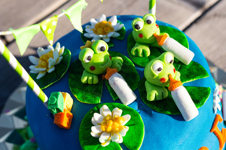 动物美味的糖蓝色生日蛋糕绿青蛙数字图片