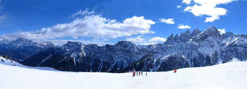 冬季雪山风光背景图片