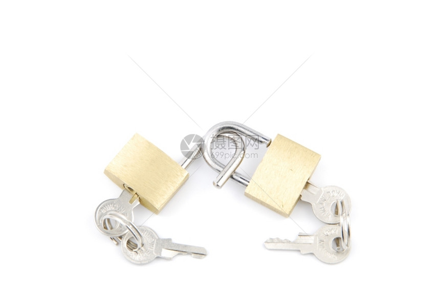 安全的金属偷白色背景上的两个金圆锁和钥匙图片