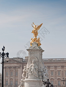 伦敦白金汉宫前的维多利亚纪念馆著名的天使女王高清图片