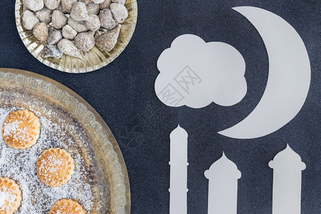 清真寺塔有不同的糖果坚织物案子背景图片