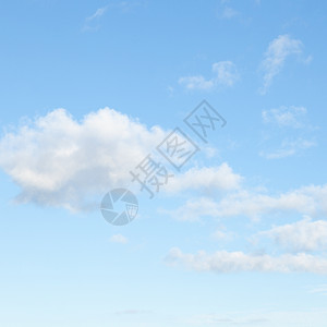 白天的云在空中飘浮的云大气层候图片