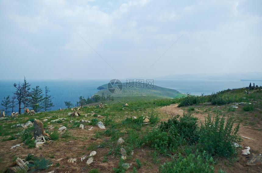 地标蓝色的Ogoy岛是Baikal湖的MaloeMore海峡最大的岛屿西伯利亚图片