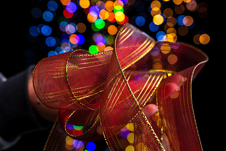 红色的传统举行圣诞装饰活动对抗bokeh灯光背景快乐的图片