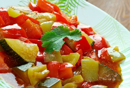 食物健康Pisto西班牙菜由红柿洋葱茄子或椰绿辣椒和红胡及橄榄油制成有机的背景图片