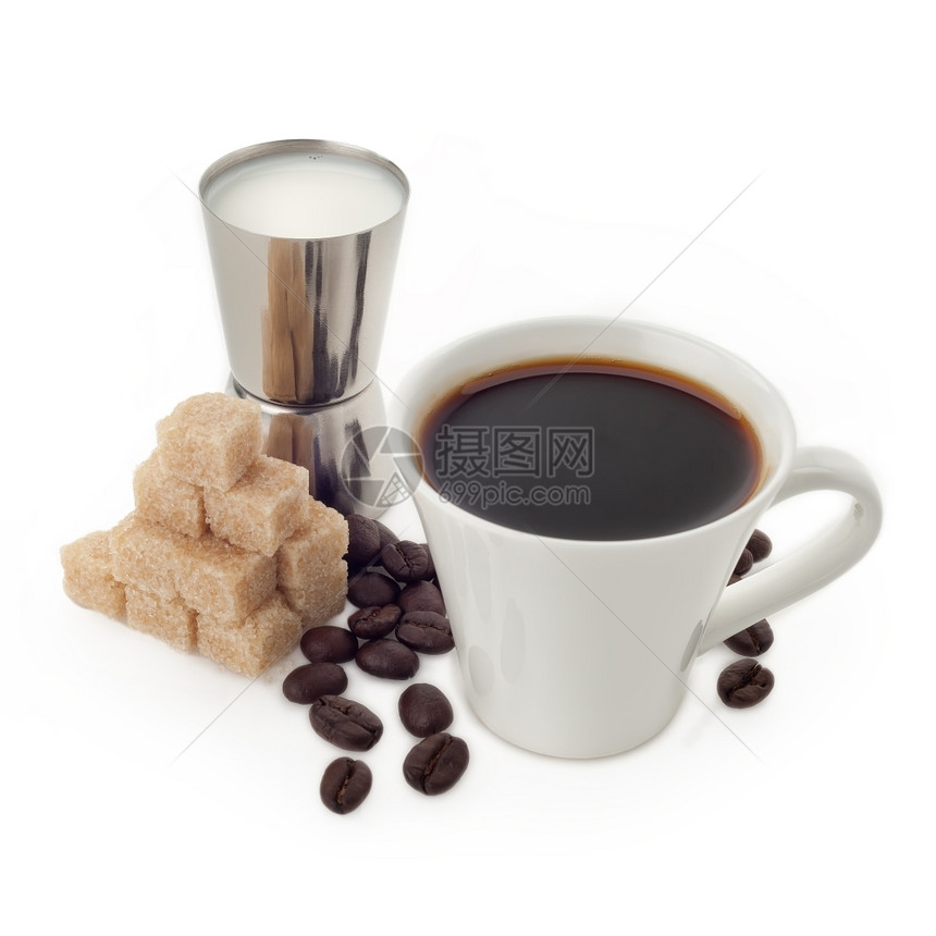 立方体一杯咖啡含立方糖和白底牛奶色的咖啡店图片
