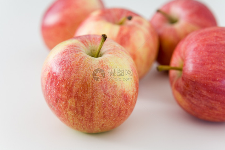 白色的背景上苹果清爽健康图片