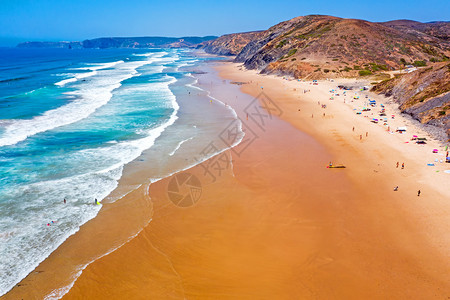 在葡萄牙美丽的夏日从瓦莱菲盖伊拉斯海滩出发的空中飞行航班运动的海洋图片