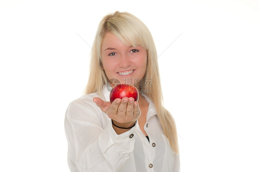 美丽给予年轻女孩把苹果送走在白背景之上牙齿图片