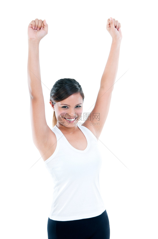 一位快乐的年轻健身女子肖像手在白色背景下举起可爱的漂亮工作室图片