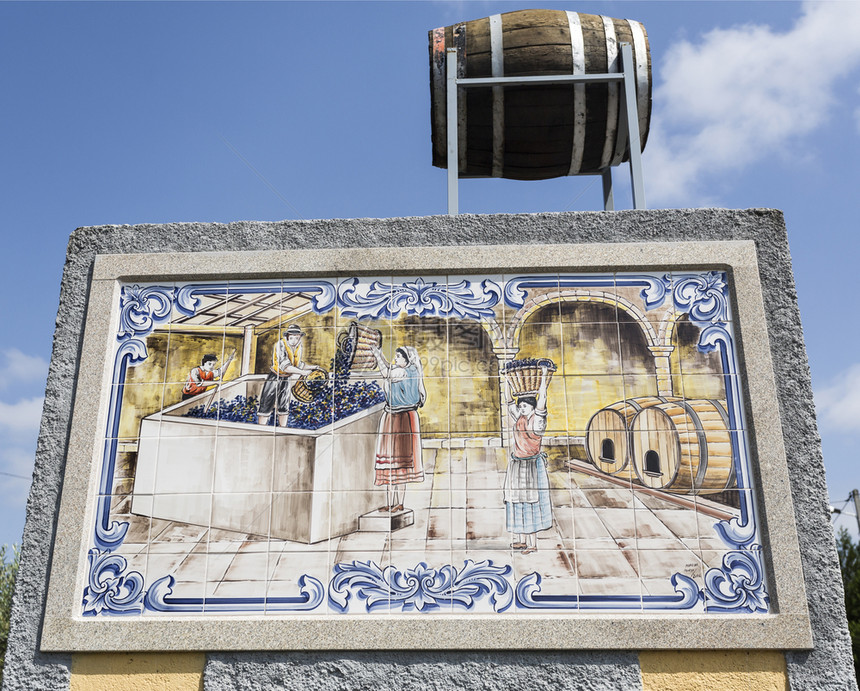 港口控制板陶瓷砖描绘了杜罗河谷的葡萄跺脚方法杜罗河谷生产世界著名的波特酒在葡萄牙北部艺术家莫雷拉阿格达MoreiraAgueda图片